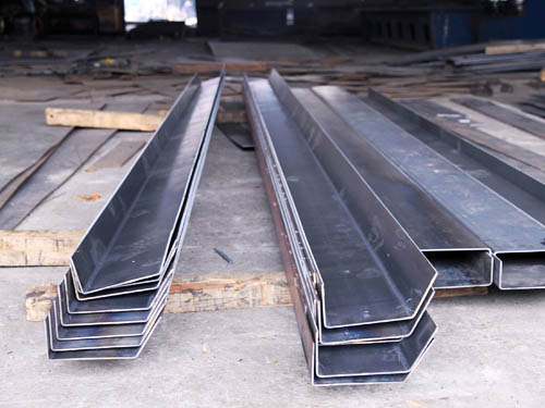 如何选择陕西钢板加工厂家？钢板加工的类型介绍